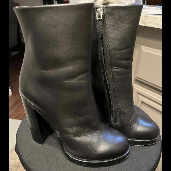 Givenchy Laura Chain Boot - Picture 1 of 9